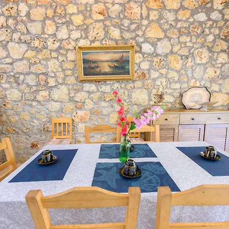 The Mansion Of Dionisos And Dimitras Linaria (Ilia)